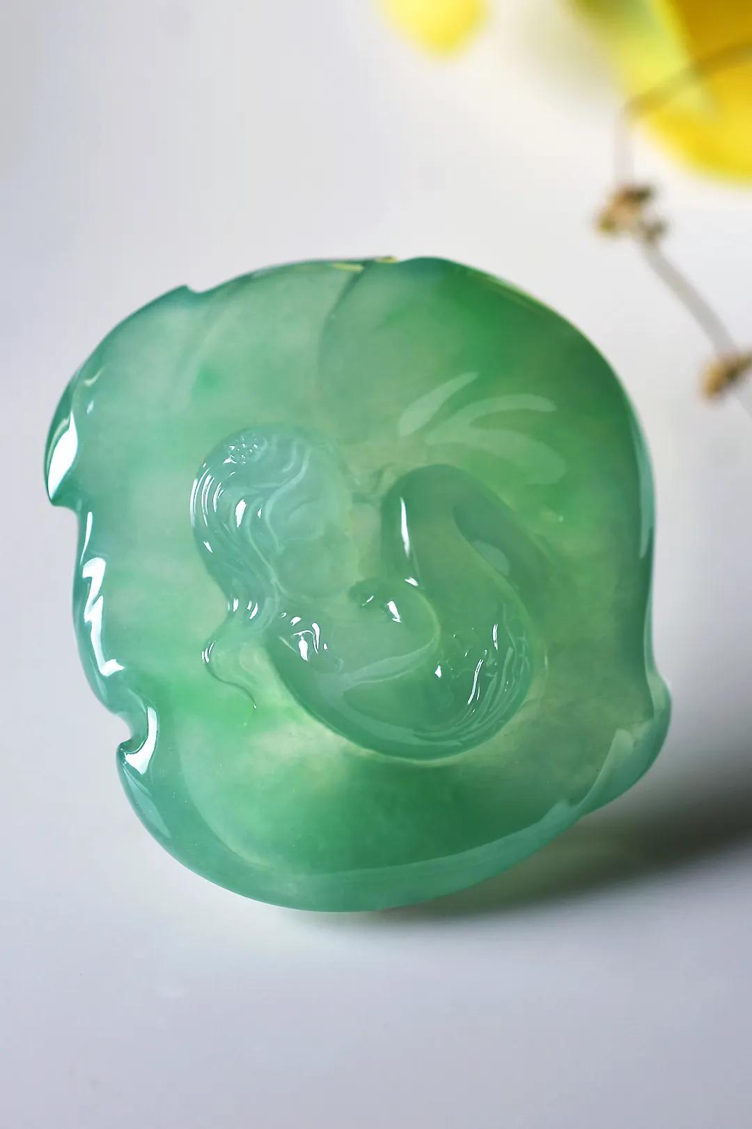 翡翠|裸石 or 镶嵌谁才是你的最爱？别着急，看完再下结论~