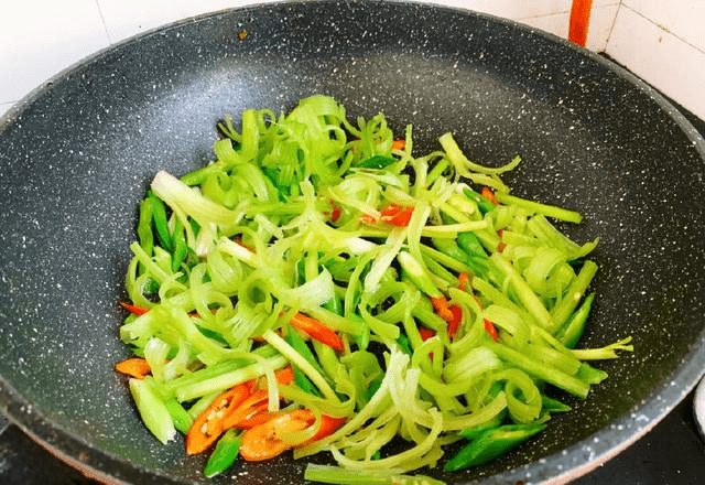 炒什么菜不能放料酒 db2b6c63af6d4b72b193d00048c1ce34.png