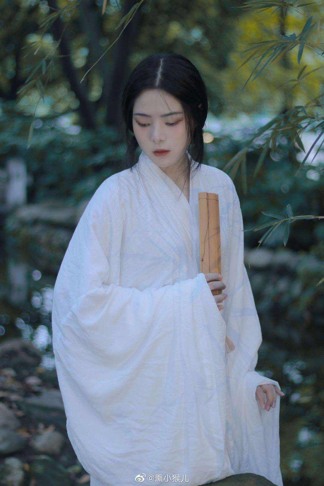 造型|姜思达奇葩红毯造型引争议？当我们讨论包容的时候我们在说什么？