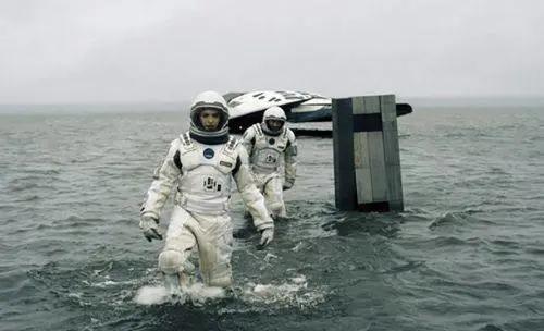 诺兰|《星际穿越》重映创单日票房纪录，重看才发现这些细节，诺兰厉害