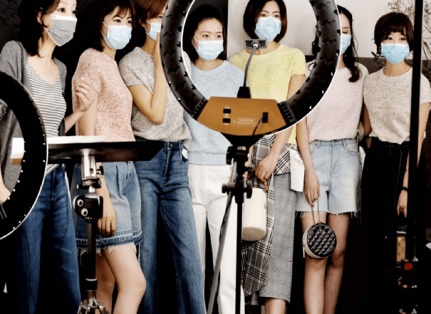 服装女装直播第一名 d6d4e4f46f6044f3a5ef3ac410916918.png