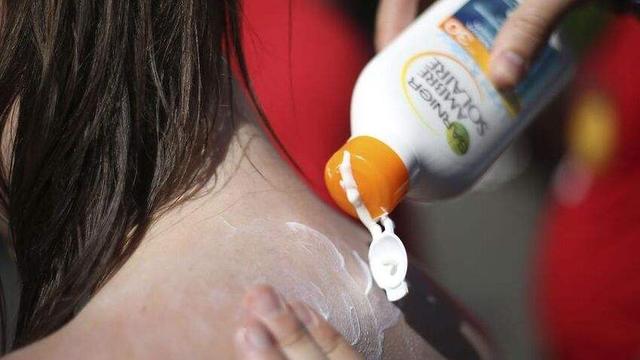 抹防晒霜会闷痘吗 db07d66b97454e36990633f7a61847fd.jpeg