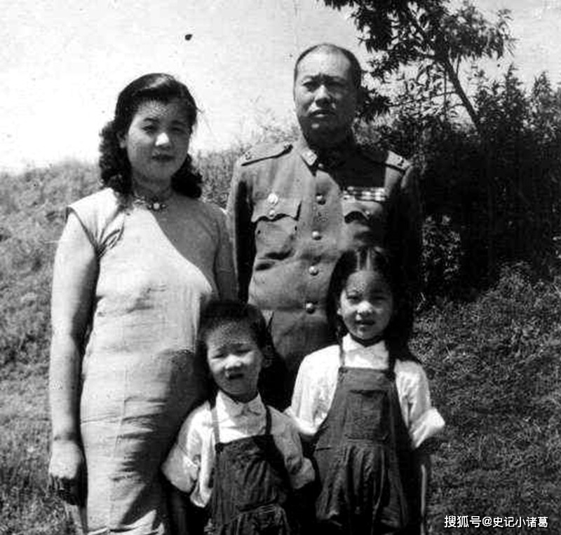 “十五兵团司令”罗广文, 1949年和平起义, 有一个弟弟家喻户晓