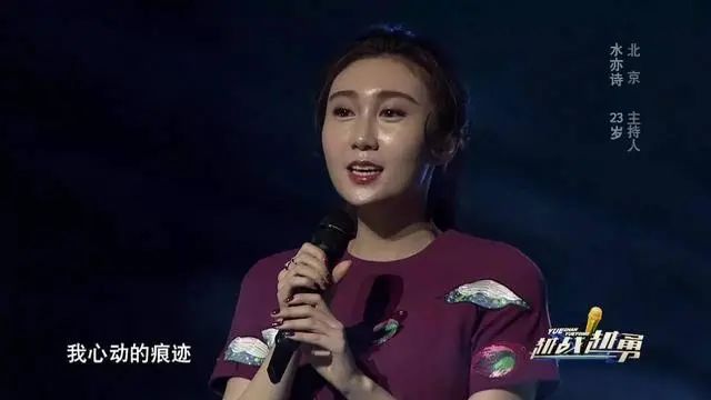 “小品王”黄宏女儿近照，26岁长相甜美，曾与水