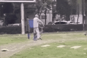 有练铁头功的大爷佩服佩服,佩服三连.