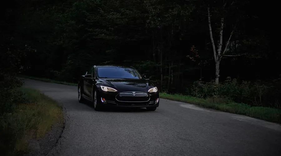 特斯拉|特斯拉驶入“无人区”