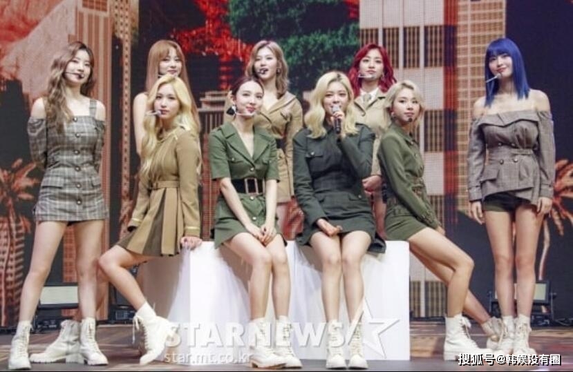 Twice|是人偶吧?金希澈女友 MOMO 平井桃“蓝发造型”,变身神秘女郎