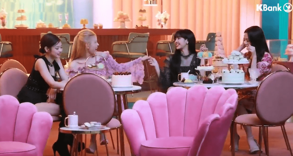 全在线|blackpink泰国广告，四位成员颜值全在线，Lisa侧脸回眸太美了