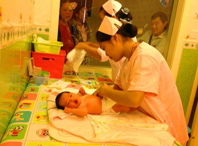 宝宝|检查后医生表示孩子很健康，咋回事？宝宝三岁半每次洗澡都哭闹