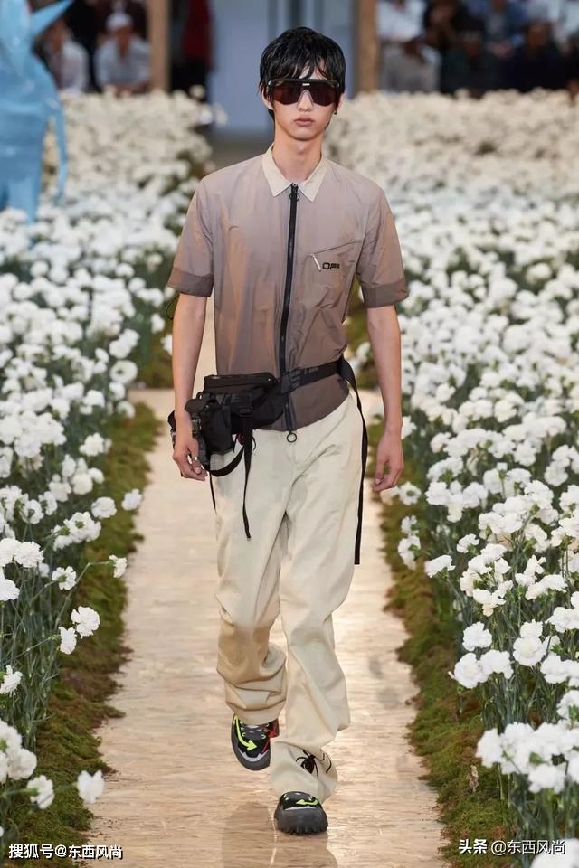 Nike|Off-White2020春夏系列，有和Nike等联乘鞋款，白色和涂鸦服装