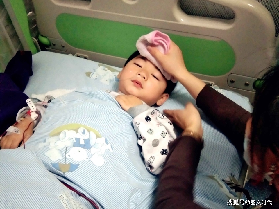 劫难|哥哥挺过来后被毁容,弟弟仍生死难料兄弟俩同在4岁遭劫难