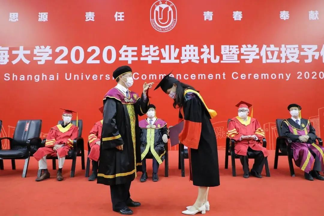 上海大学党委副书记,校长,中国科学院院士刘昌胜代表学校为毕业生