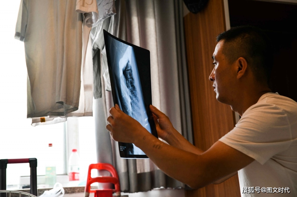 孩子|病房里被饿哭，爸爸发誓：这辈子不会再让你挨饿男童不幸患重病