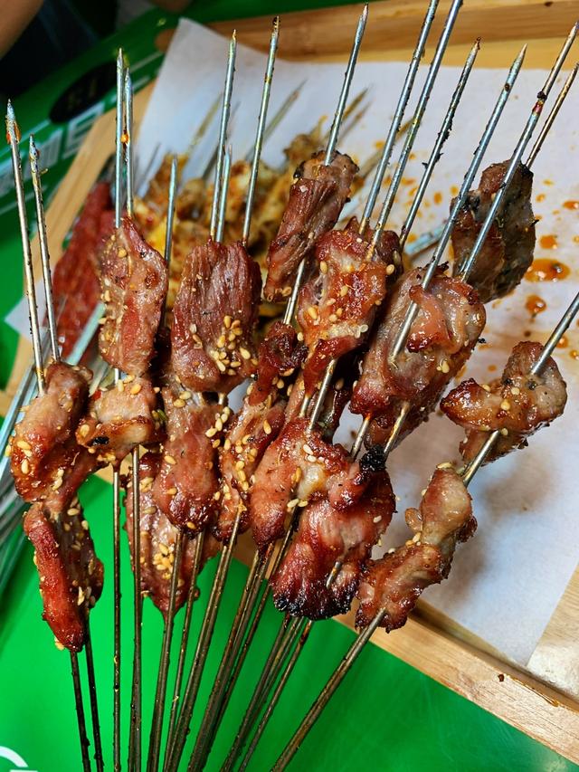 烧烤|去晚了没地方，吊炉大公鸡贼哇塞长春红旗街新开家德惠口味烧烤