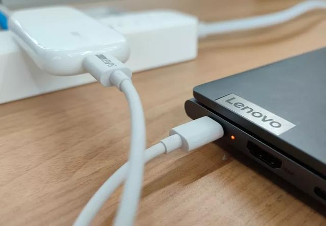 充电|OPPO还没发售的饼干充电头，能做到50W快充吗？