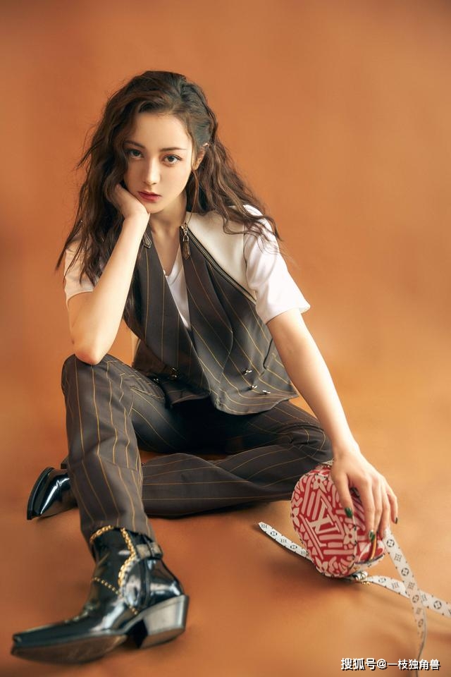 网友|迪丽热巴近期造型也太绝了吧？网友：甜美与美艳切换自如
