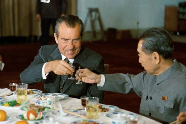 1972年,美国总统尼克松访华,打开了中美建交的大门