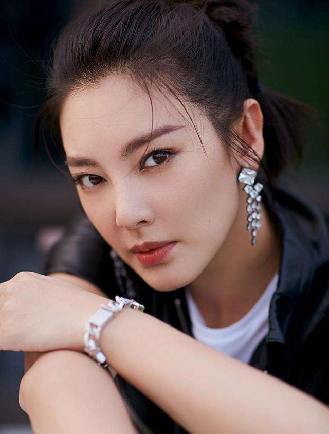 最近火的外国女明星 71296a302a3d43a88eef1d64a34023a0.jpeg
