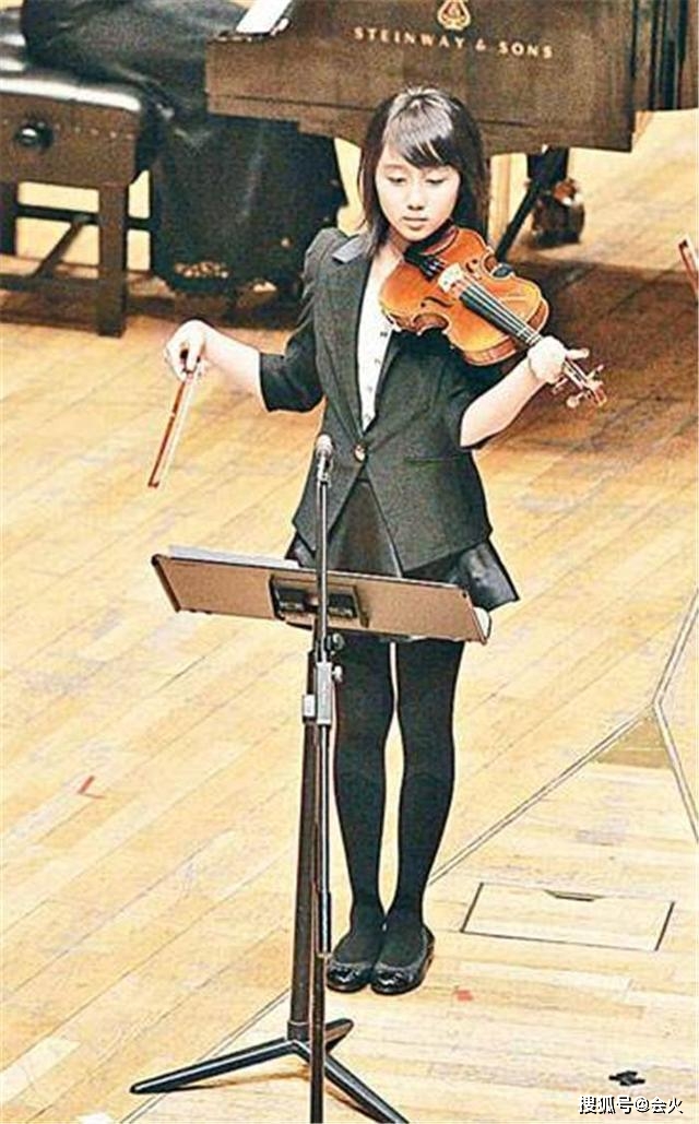 赌王小女儿与姚安娜组名媛女团，架势十足要出