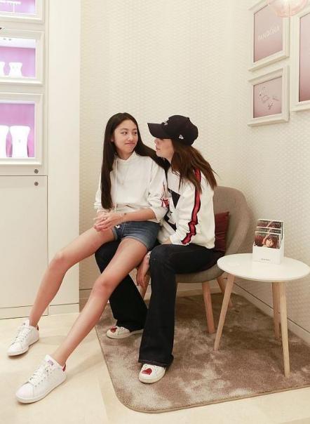 原创任达华女儿被赞最美星二代,美貌堪比邱淑贞女儿,大长腿吸睛无数 原创任达华女儿被赞最美星二代,美貌堪比邱淑贞女儿,大长腿吸睛无数