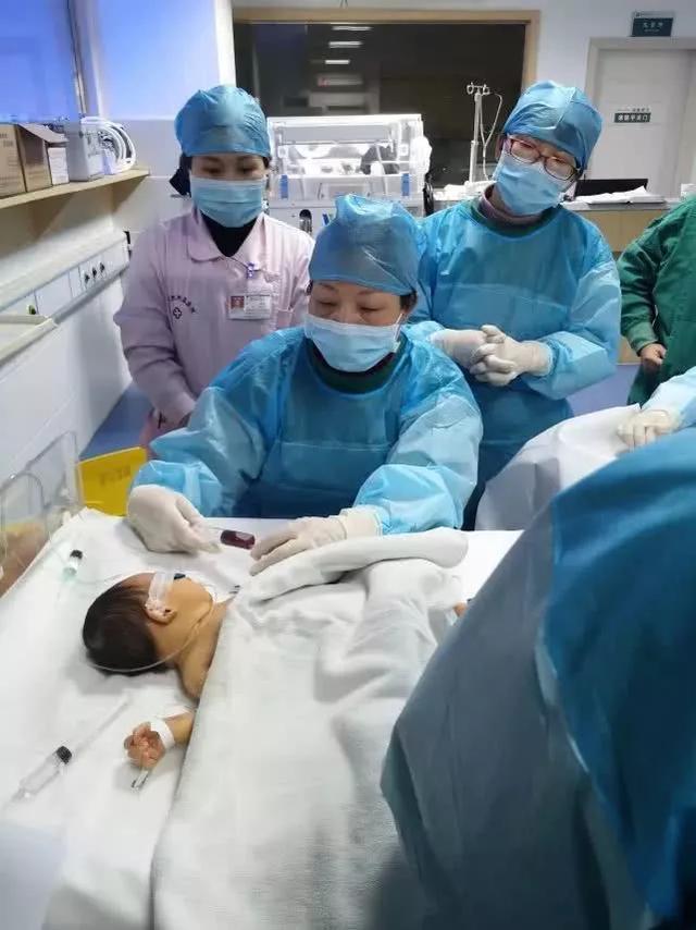 治疗|竟然需要“换血”！夺命黄疸！出生仅6天的宝宝黄疸