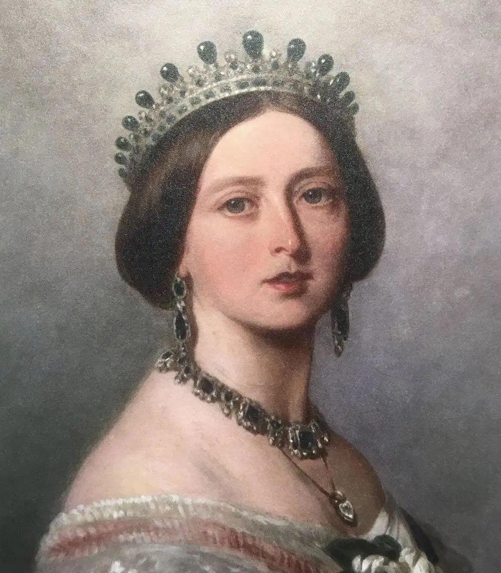 宝石|今夏“最in”的流行色与珠宝首饰搭配攻略，拿走不谢！