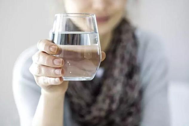 减肥|轻松一月瘦5斤蔡依林、杨紫、刘涛都在用的“喝水减肥法”