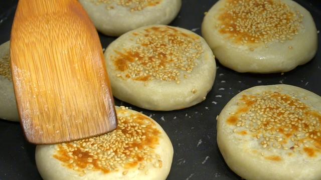 怎么做山药紫薯饼 08837760b7a8450ca8393846c4be54c9.jpeg