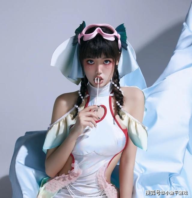 原创"吃鸡"美女玩家穿上游戏里的泳装,深海很唯美,人鱼身材绝了!