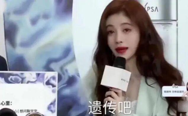 沥青|鞠婧祎新戏狂抹发际线粉，被嘲像涂了沥青，P掉以后秃头明显