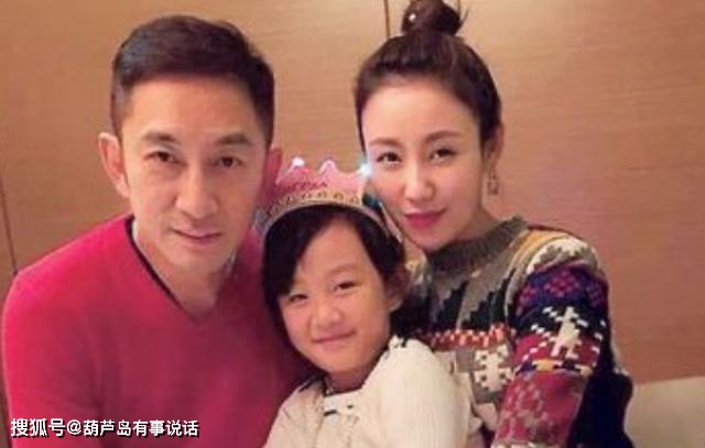 吴启华|原创他是最帅张无忌，破产却被小21岁妻子抛弃，今54岁带女儿住廉租房