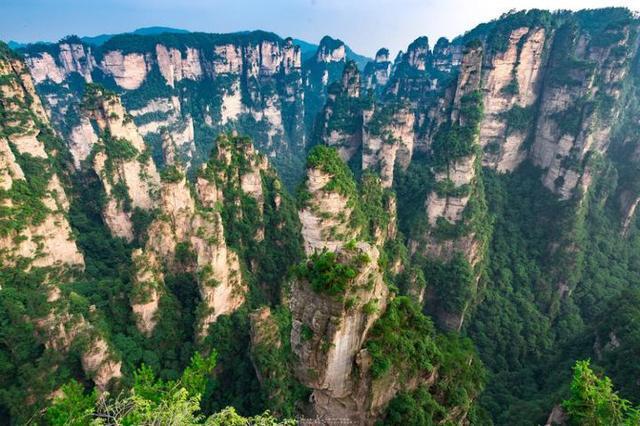 张家界自驾游|8月去张家界旅游如何安排最合适？需要请导游吗？景点如何搭配呢？