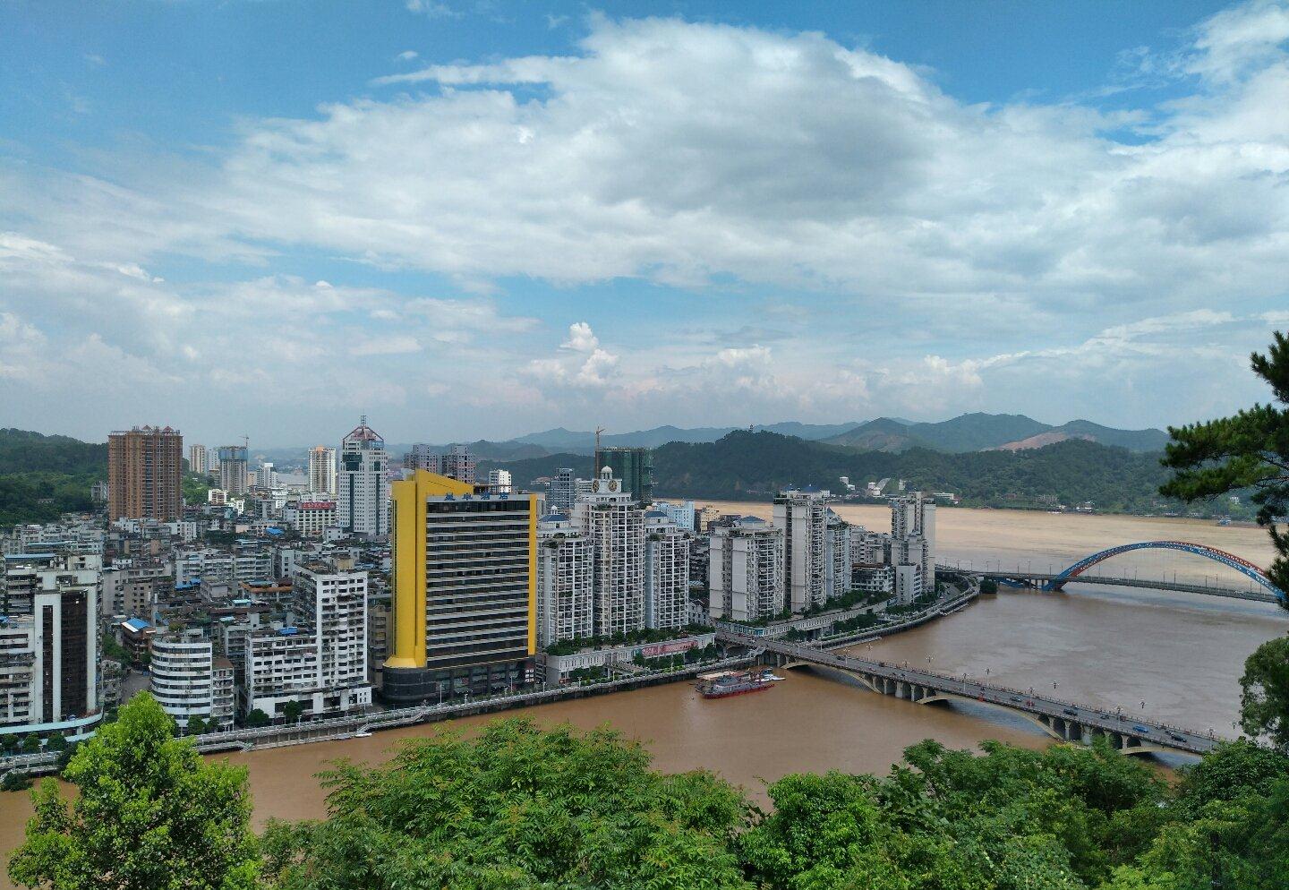 广西经济生产总量第一的城市_广西经济管理干部学院(3)