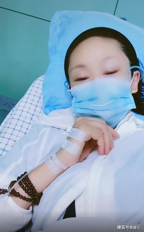 住院|原创于文华生病住院，眼睛红肿连睁开都很费劲！输完液就直播带货太拼