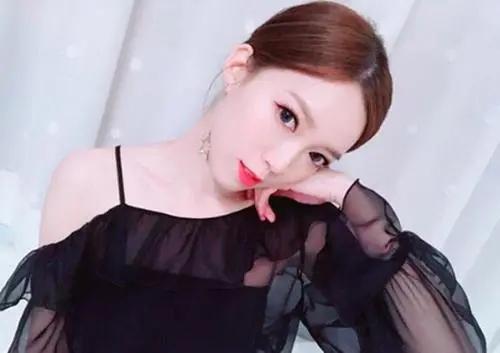 母之痛|原创三十而立的黄芷晴，沉浸失母之痛，被爸爸黄日华爱进骨子里