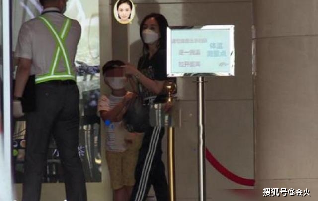 刘丰源|原创王子文带儿子现身？和神秘男孩太亲昵，传隐婚多年老公疑是富二代
