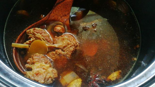 星空体育APP-
好吃的牛肉只要加这两种提味料炖煮牛肉酱香浓郁牛肉味十足不油腻(图10)