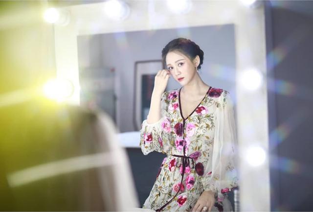 互动|原创艾伦晒新作小情侣再互动，陈乔恩盛赞其才华，不忘自称缪斯女神