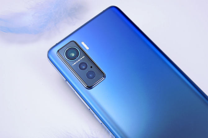 手机|iQOO 5详细评测：超快闪充加持的真性能旗舰