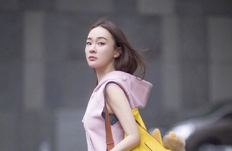 霍思燕一家打卡网红地，现场出现神秘女孩，知情人透露是二胎女儿