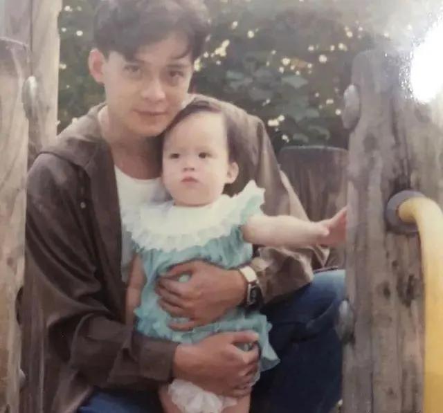 母之痛|原创三十而立的黄芷晴，沉浸失母之痛，被爸爸黄日华爱进骨子里