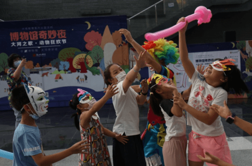 视频|博物馆奇妙夜，真的很帅！