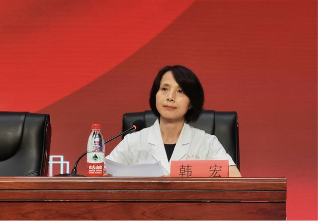 太原市中心医院举办“庆祝第三个中国医师节”医师大会