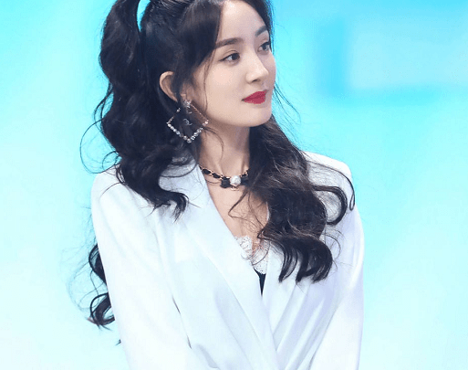 西装|女明星穿纯白西装,赵粤变潇洒美男子,看到热巴:私人订制!