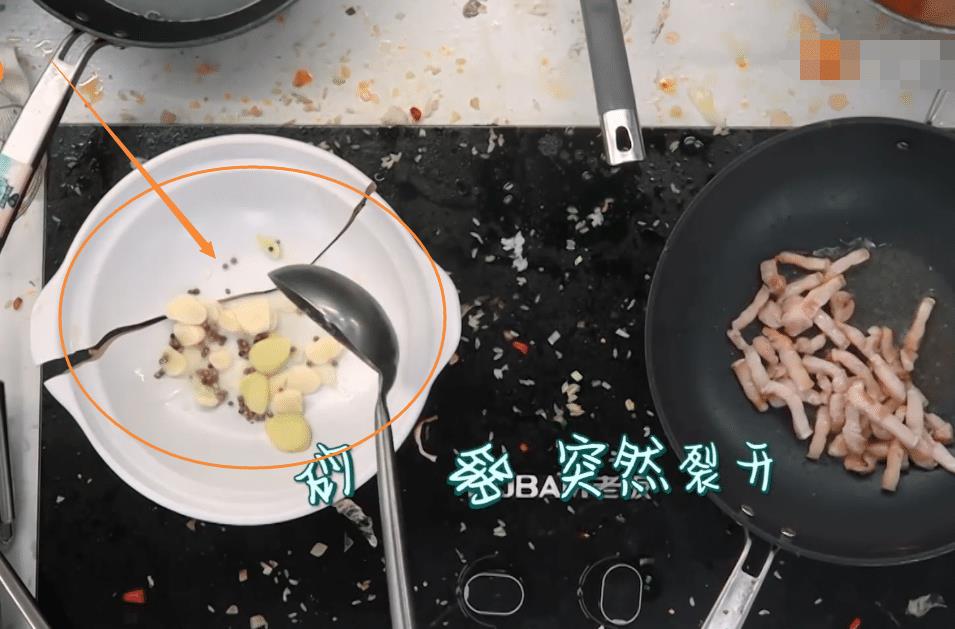 原创林大厨做饭砂锅三次破裂,镜头扫过一旁的赵丽颖,这个举动太博好感