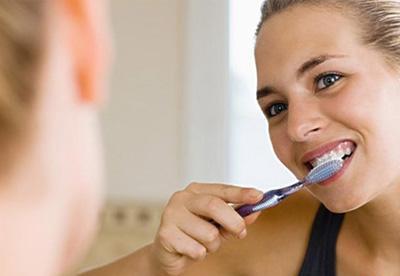 如何刷牙变白的方法 d8b728578c74485b8a205e79691dd293.jpeg