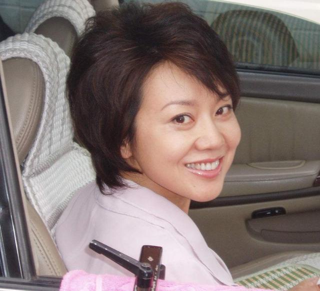 离婚16年,换了3任小男友,为什么闫妮跟前夫还有来往?