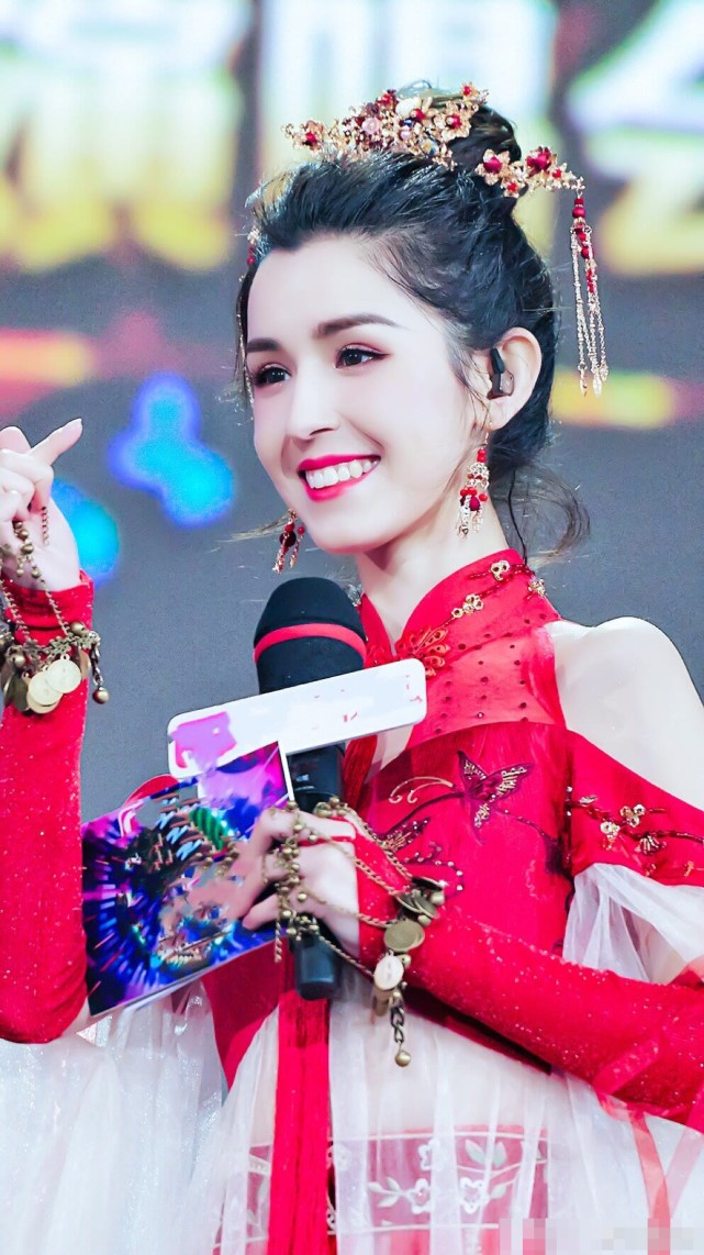 作品|原创《玉楼春》中哈妮克孜，清雅素净比平时更加美，网友感叹仙女下凡