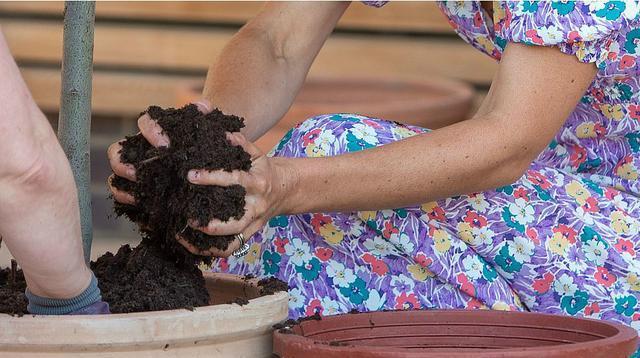 蓝宝石|夏季特选蓝色珠宝透心凉：蓝钻、蓝宝石、海蓝宝，该如何选择？