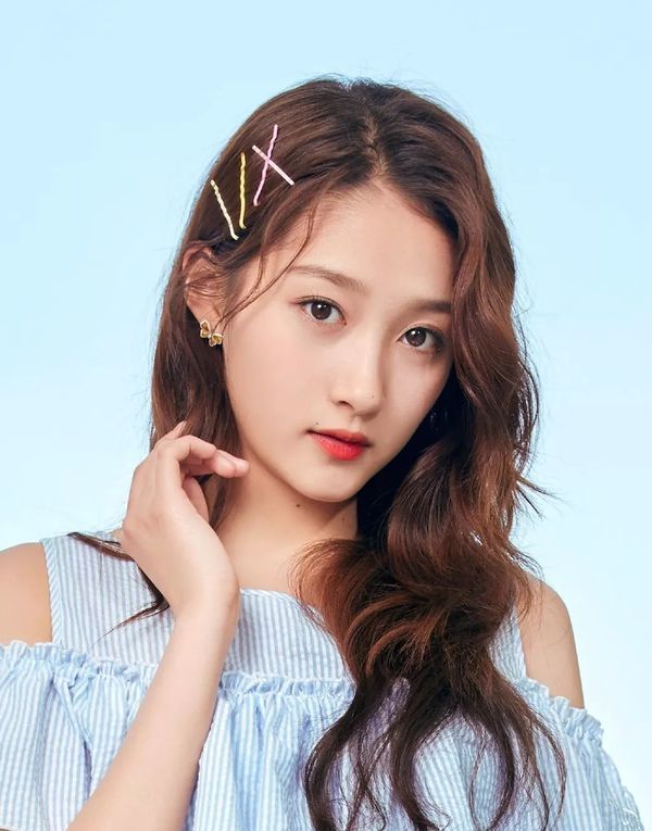 拜虞书|拜虞书欣所赐,这4款复古发饰全火了,戚薇郑爽戴上后嫩回18岁